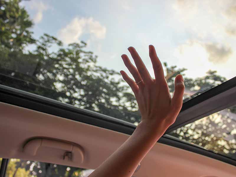 how to remove water spots from car windows