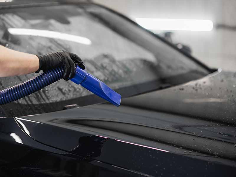 drying car with leaf blower